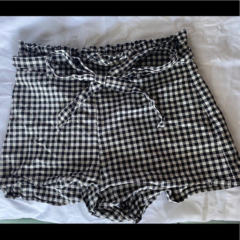 High Waisted Gingham Bow Tie Shorties - Picture 2 of 6
